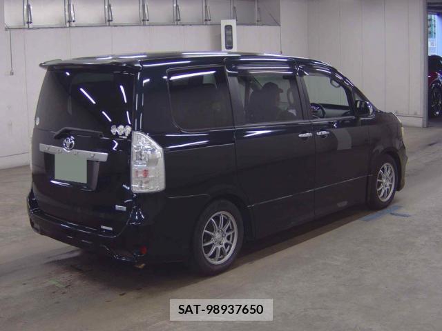 Toyota VOXY 2011-02 8218361-3