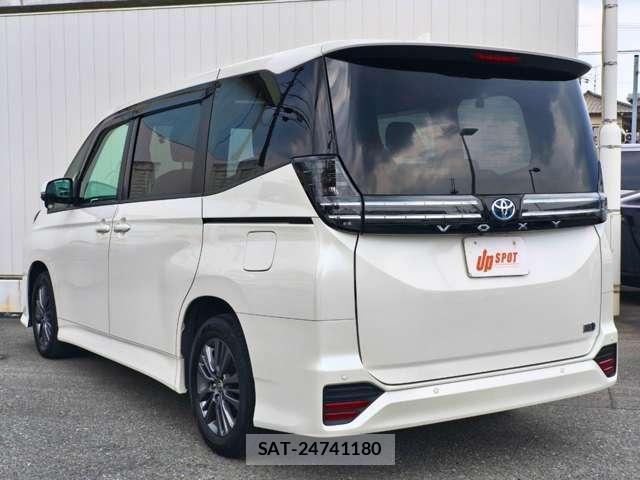 Toyota VOXY 2023-10 8218473-1