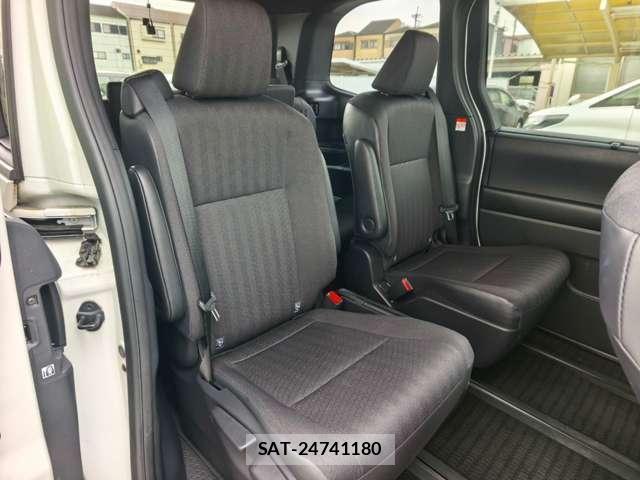 Toyota VOXY 2023-10 8218473-15