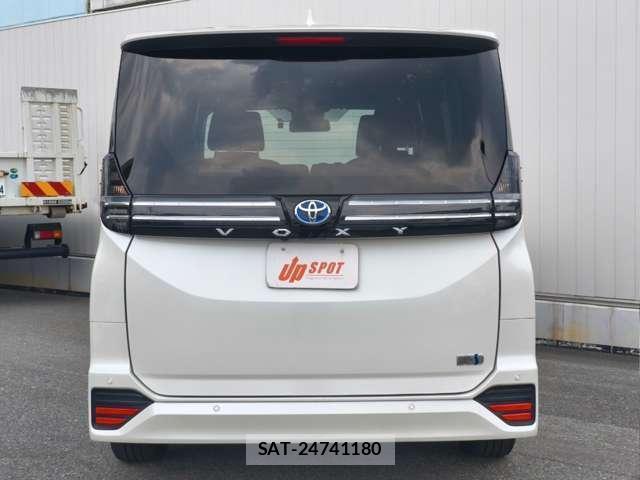 Toyota VOXY 2023-10 8218473-16