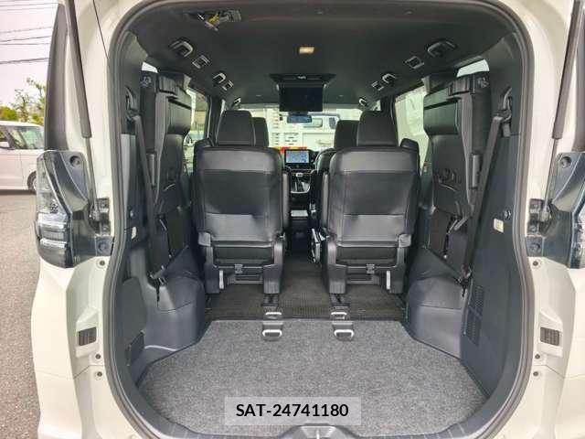 Toyota VOXY 2023-10 8218473-17