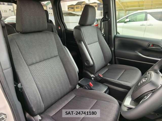 Toyota VOXY 2023-10 8218473-5