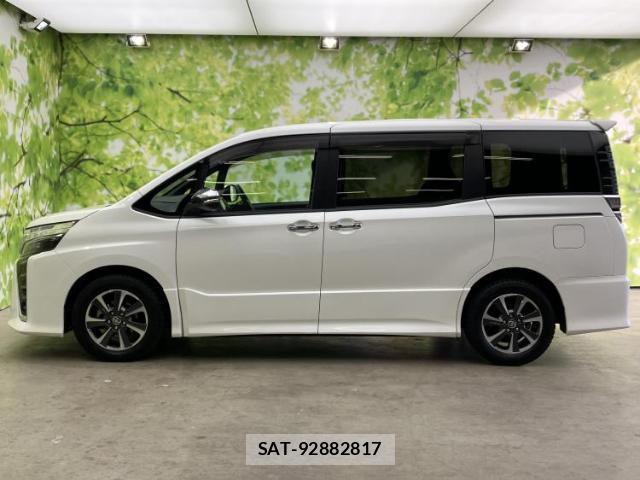 Toyota VOXY 2020-02 8218482-1