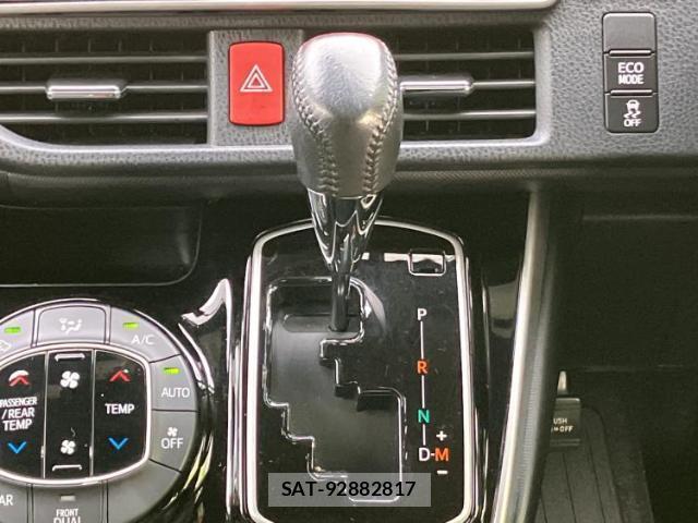 Toyota VOXY 2020-02 8218482-17
