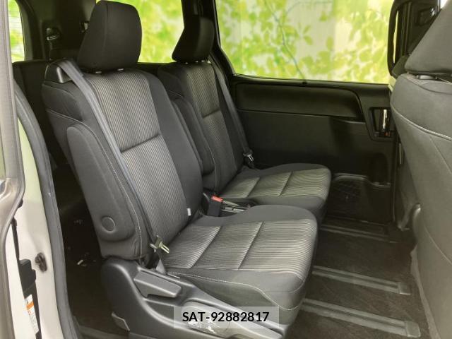 Toyota VOXY 2020-02 8218482-4