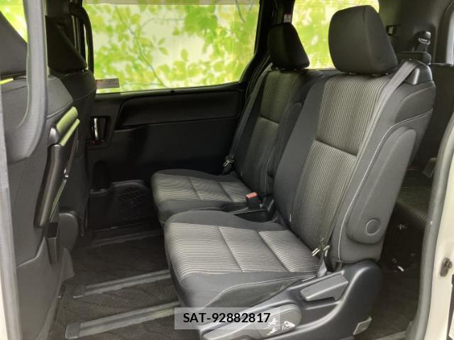 Toyota VOXY 2020-02 8218482-7