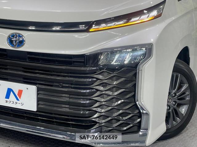 Toyota VOXY 2023-07 8218535-12