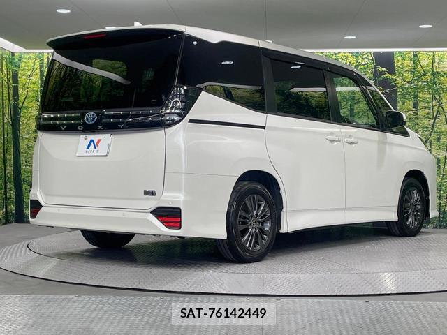 Toyota VOXY 2023-07 8218535-17