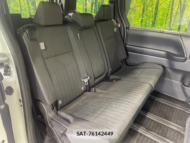 Toyota VOXY 2023-07 8218535-8