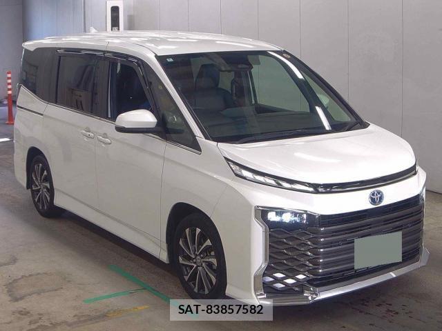 Toyota VOXY 2022-04 8218596-0