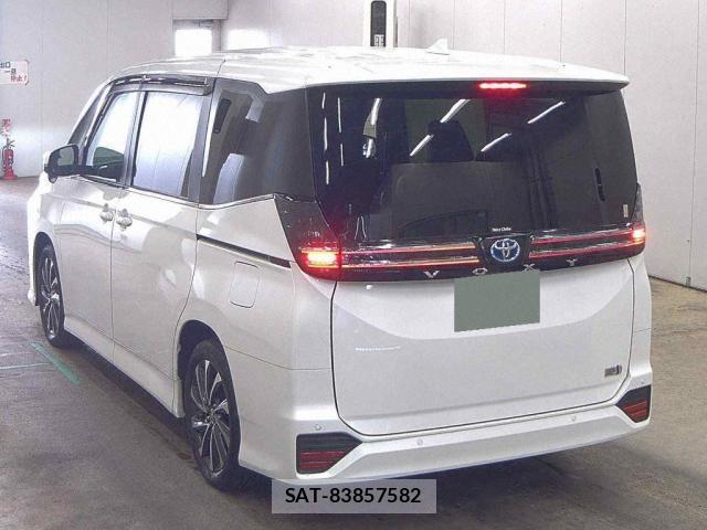 Toyota VOXY 2022-04 8218596-1