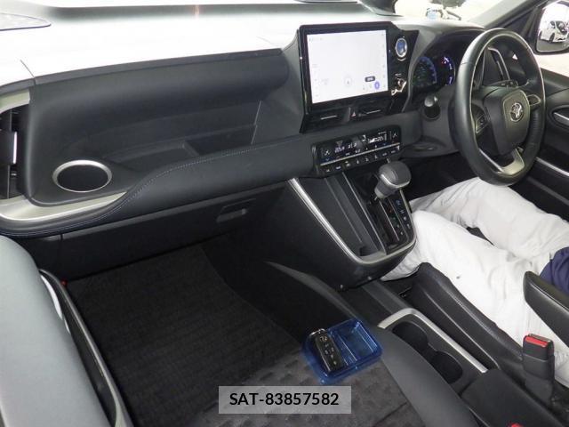 Toyota VOXY 2022-04 8218596-2
