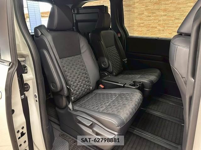 Toyota VOXY 2024-07 8218705-5