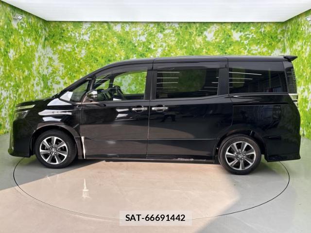 Toyota VOXY 2019-05 8218751-1
