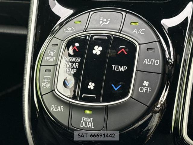 Toyota VOXY 2019-05 8218751-12