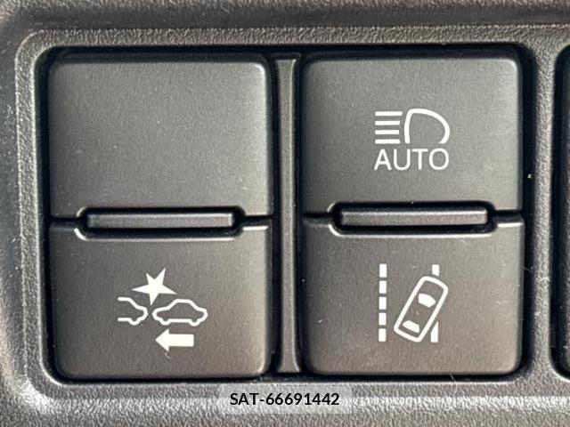 Toyota VOXY 2019-05 8218751-15