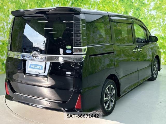 Toyota VOXY 2019-05 8218751-2