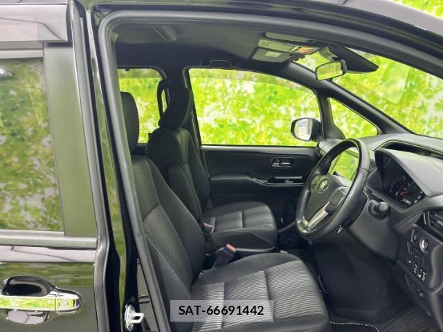 Toyota VOXY 2019-05 8218751-3