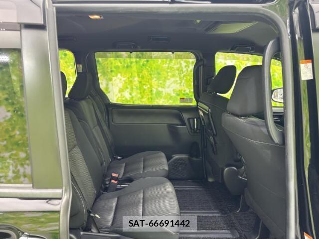 Toyota VOXY 2019-05 8218751-4
