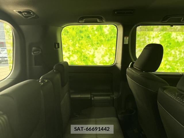 Toyota VOXY 2019-05 8218751-5