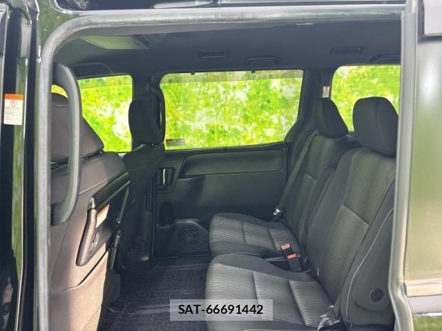 Toyota VOXY 2019-05 8218751-7