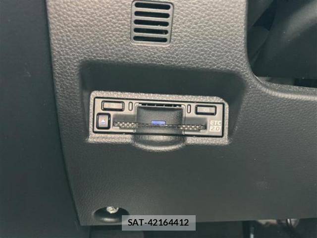 Toyota VOXY 2023-07 8218760-12