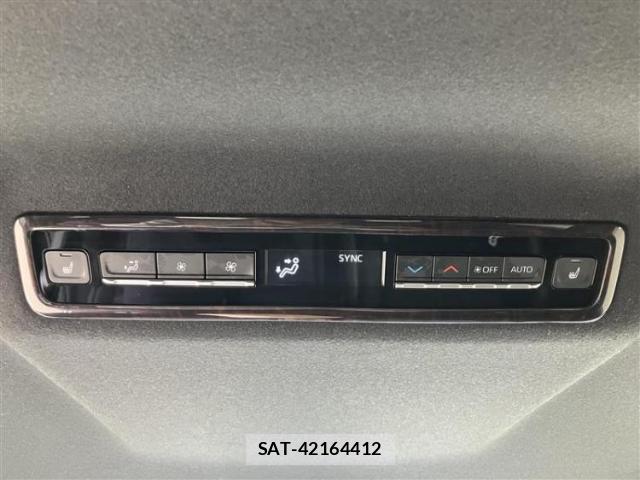 Toyota VOXY 2023-07 8218760-13