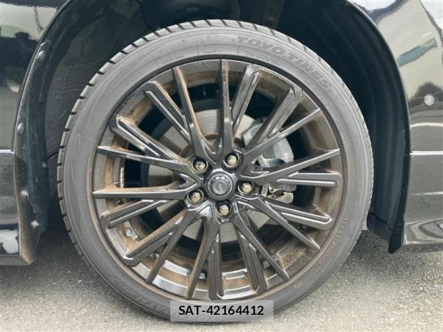 Toyota VOXY 2023-07 8218760-14