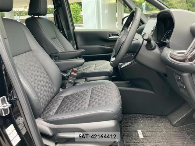 Toyota VOXY 2023-07 8218760-4