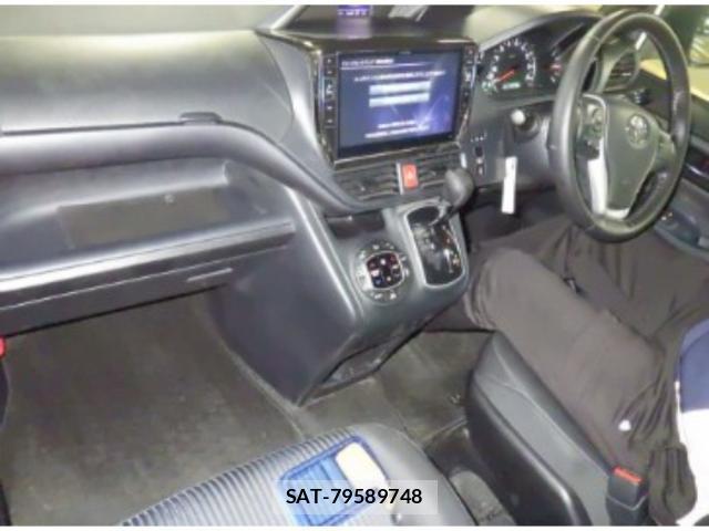 Toyota VOXY 2016-02 8218936-2