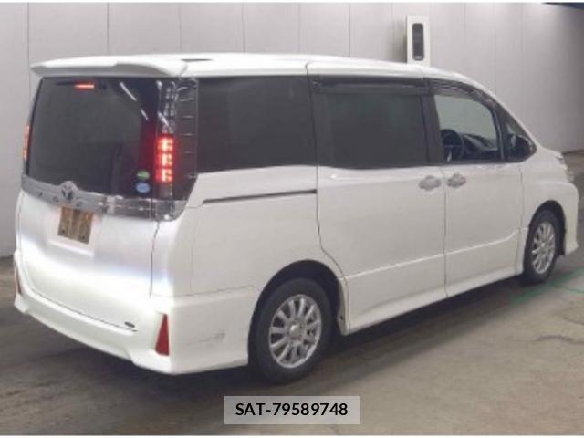 Toyota VOXY 2016-02 8218936-4