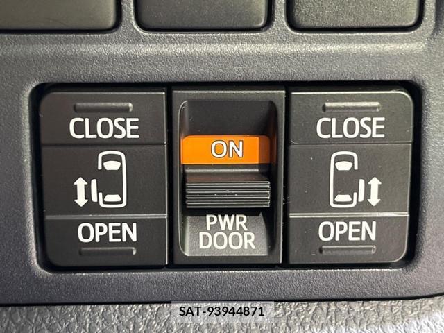 Toyota VOXY 2015-07 8219140-5