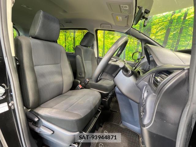 Toyota VOXY 2015-07 8219140-8