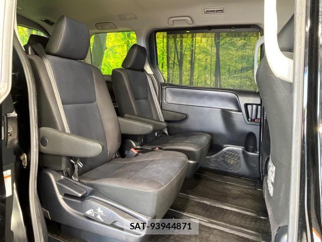 Toyota VOXY 2015-07 8219140-9