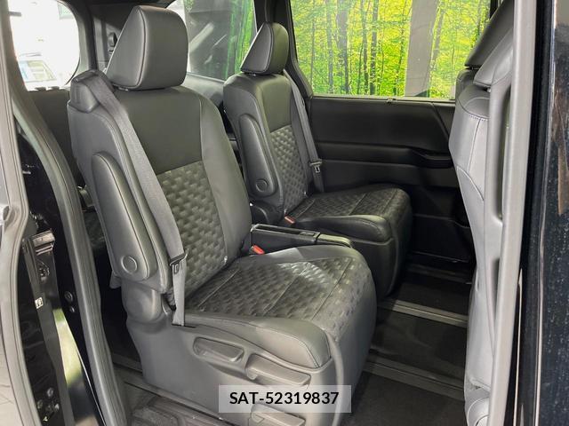 Toyota VOXY 2025-04 8219151-7