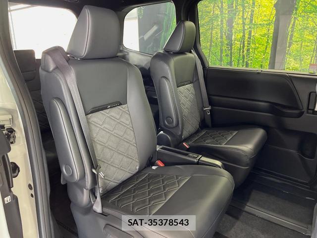Toyota VOXY 2026-06 8219152-7