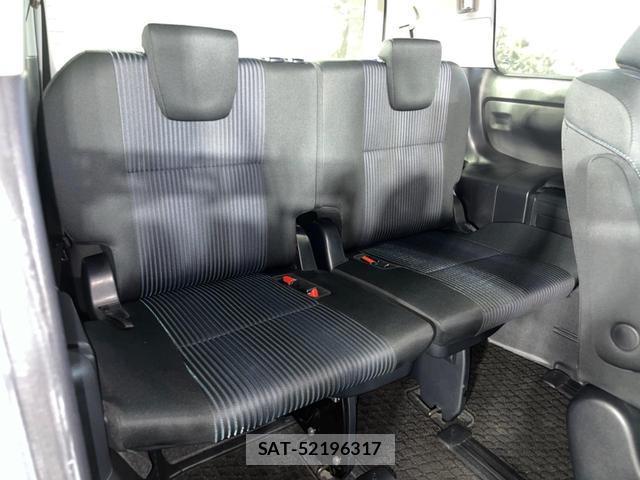 Toyota VOXY 2015-10 8219186-10