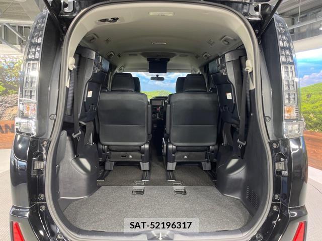 Toyota VOXY 2015-10 8219186-11