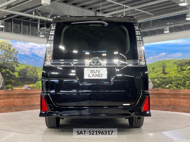 Toyota VOXY 2015-10 8219186-16