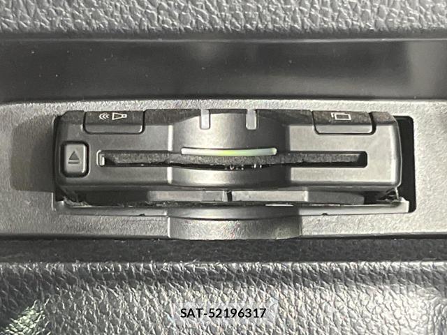 Toyota VOXY 2015-10 8219186-7