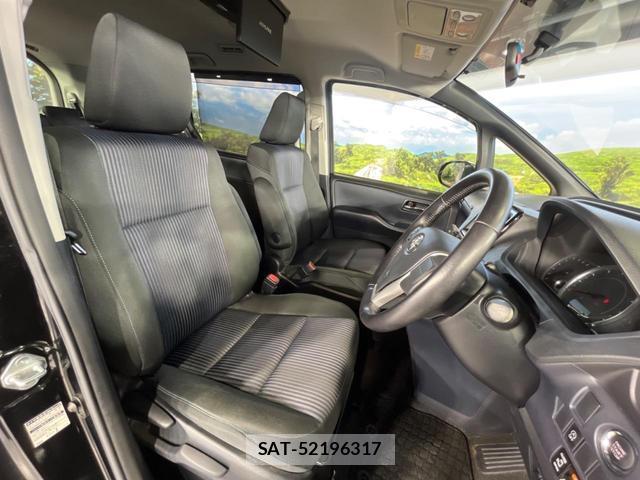 Toyota VOXY 2015-10 8219186-8