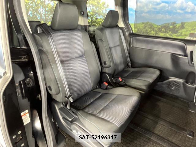 Toyota VOXY 2015-10 8219186-9
