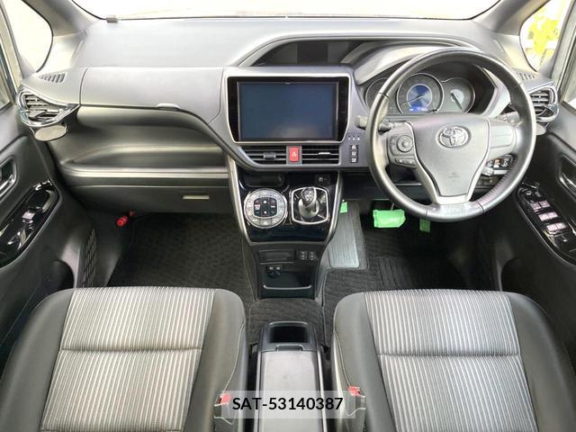 Toyota VOXY 2018-03 8219189-1
