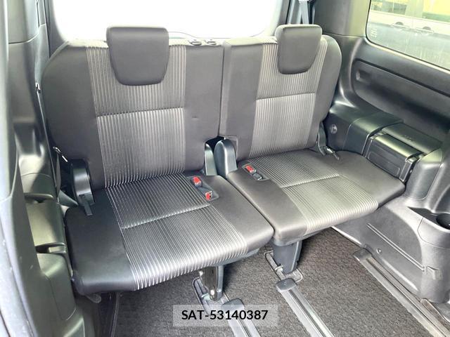 Toyota VOXY 2018-03 8219189-10