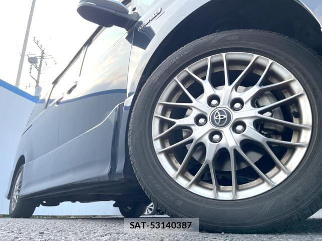 Toyota VOXY 2018-03 8219189-11