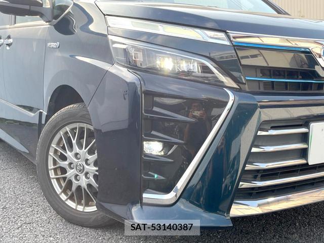 Toyota VOXY 2018-03 8219189-12
