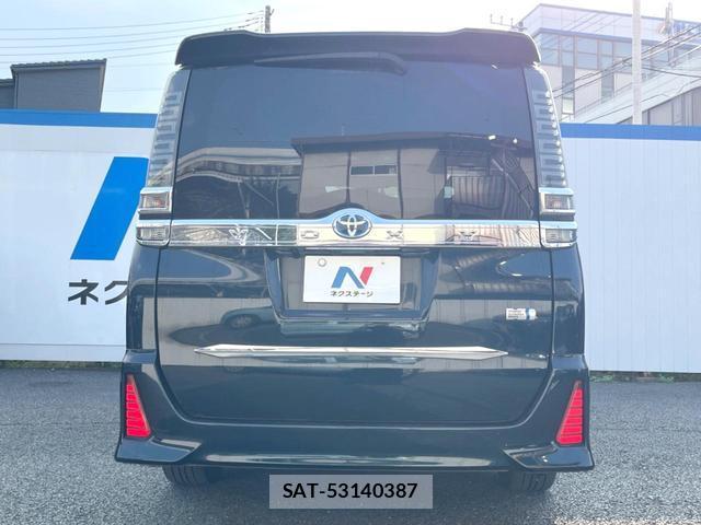 Toyota VOXY 2018-03 8219189-14
