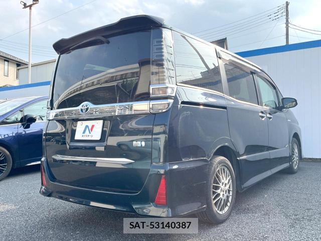 Toyota VOXY 2018-03 8219189-16
