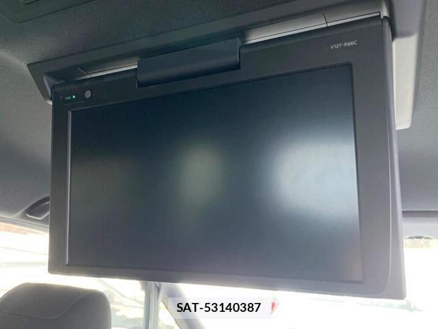 Toyota VOXY 2018-03 8219189-4