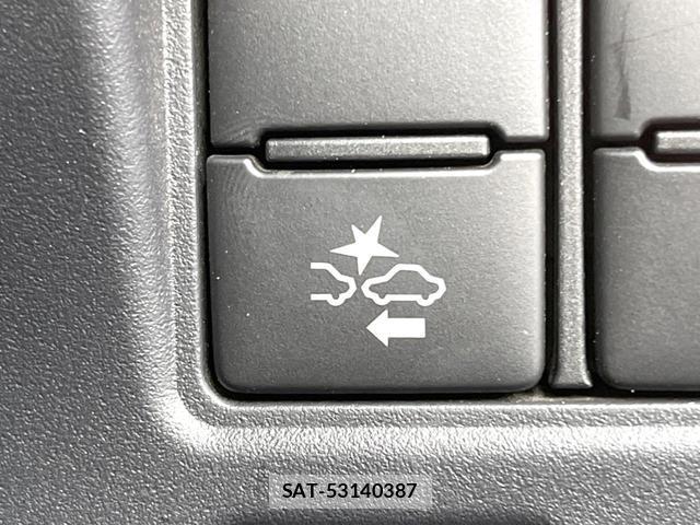 Toyota VOXY 2018-03 8219189-6